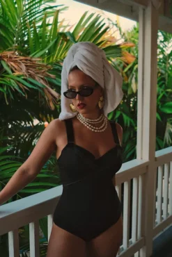 cache-coeur-plunge-balcony-bathing-suit