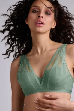 the-illusionist-plunge-balcony-bra