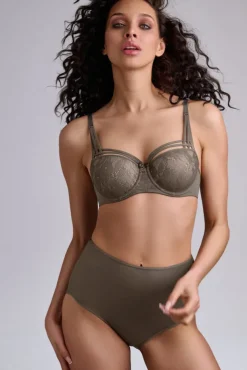 dame-de-paris-balcony-bra