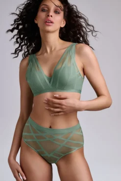 the-illusionist-plunge-balcony-bra